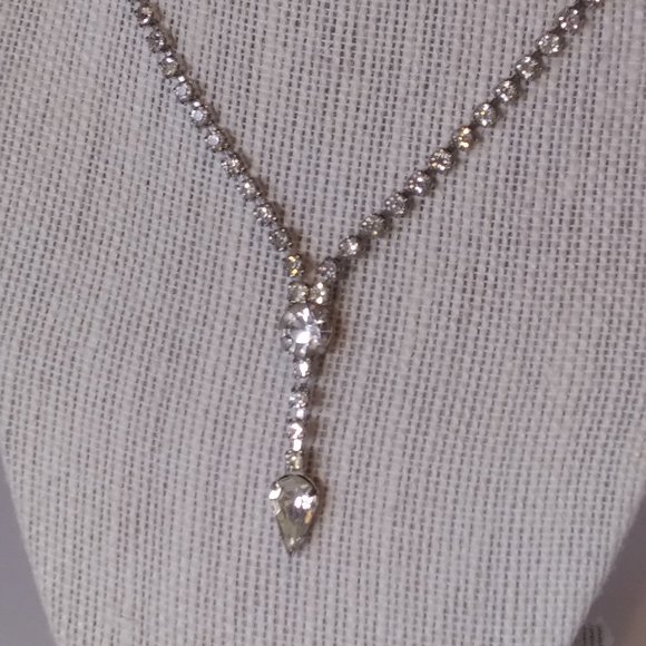 Add a touch of Vintage Glam! Clear Rhinestone, Silver ,Teardrop Necklace. - Picture 1 of 5